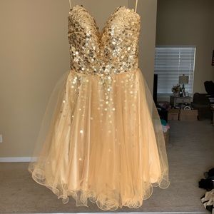 Night Moves Size 2 Gold Sequin Formal Gown